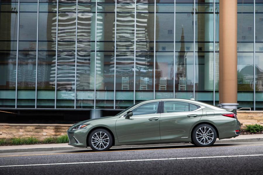  Lexus ES300h 2018 года  (NA) (фото 20 из 41)
